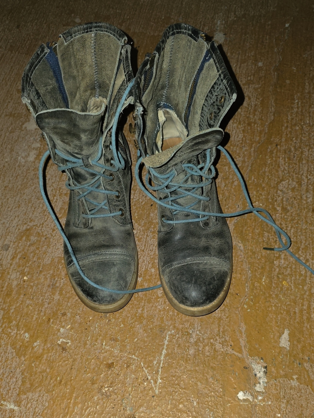 Bed Stu Black Leather Lace-Up Boots with Blue Laces